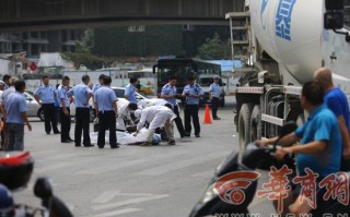 西安男子骑电动车穿马路遭水泥罐车碾轧身亡交警称身亡「男子骑电动车穿马路遭水泥罐车碾轧当场身亡」