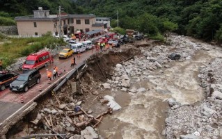 当地村民：眼看两个邻居的房子被水冲走…西安山洪泥石流已致4人遇难！