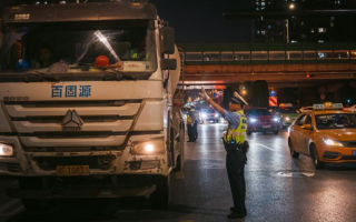 开展夏季道路交通违法集中整治，西安交警