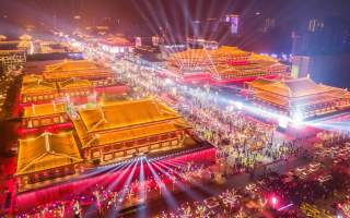 探寻城内的精彩景点与活动，西安旅游观景大唐不夜城