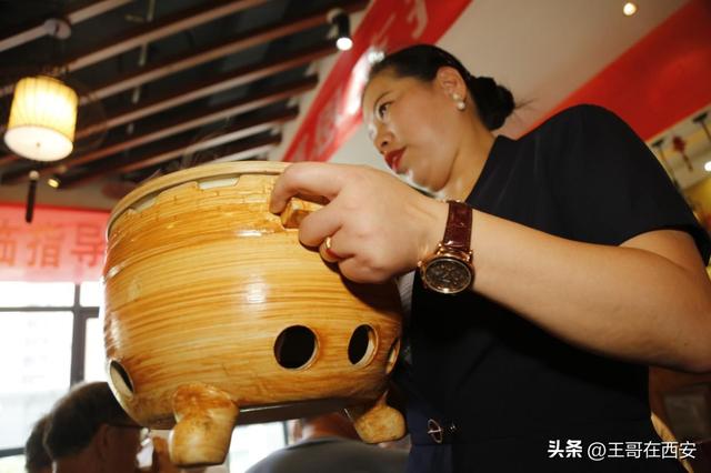 西安按摩足浴餐厅(西安餐饮名店“小江南”举办十年庆典)  第3张