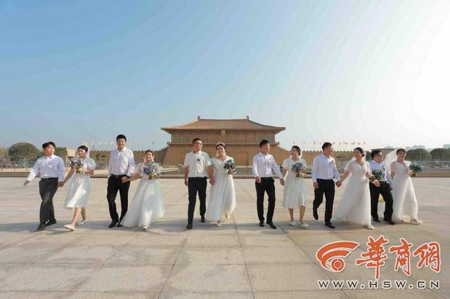 西安火车站娱乐「火车变“婚车”这趟独家定制集体婚礼太浪漫」  第7张