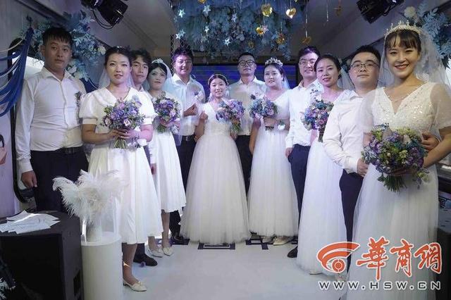 西安火车站娱乐「火车变“婚车”这趟独家定制集体婚礼太浪漫」  第4张