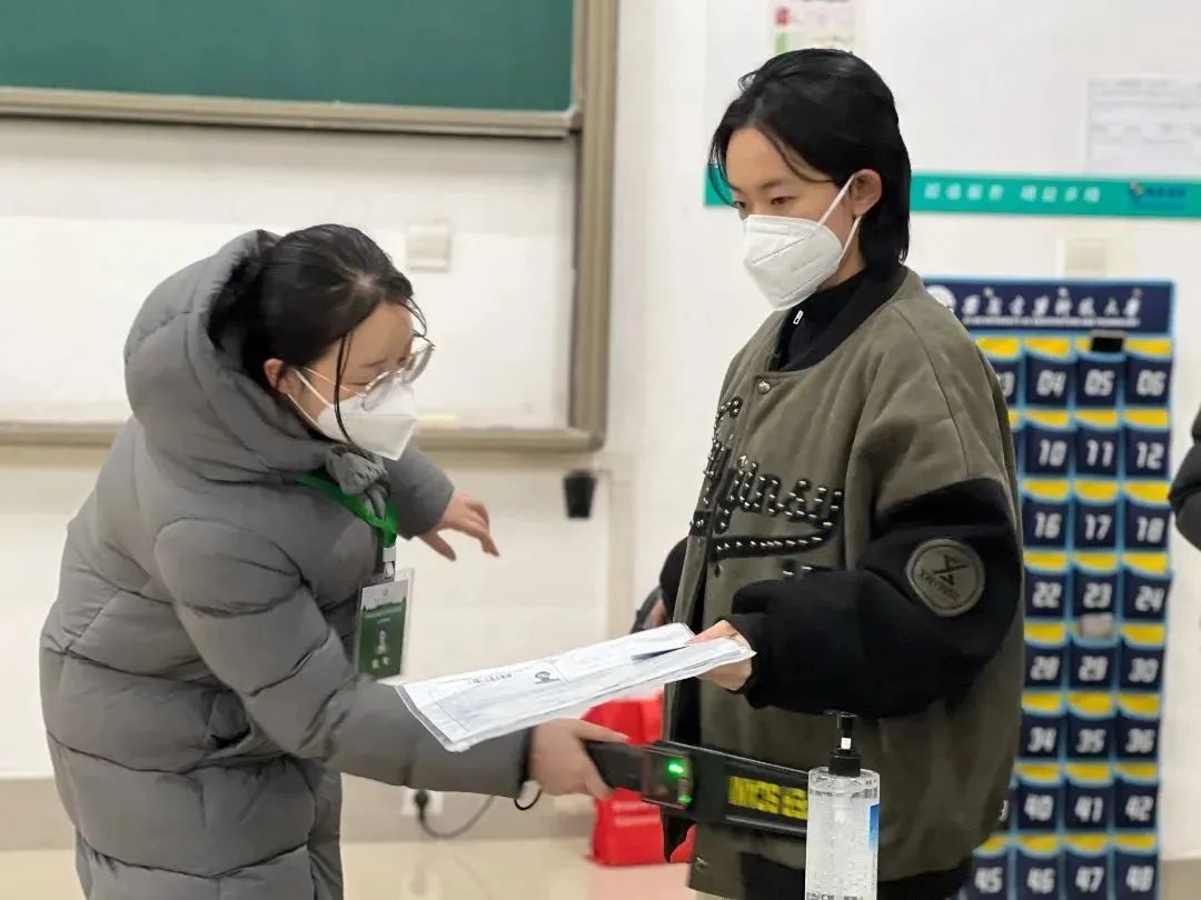 6000余名考生顺利完考！西安建大护航平安研考-第11张图片