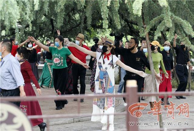 西安兴庆宫公园禁止在公园里跳舞  第1张