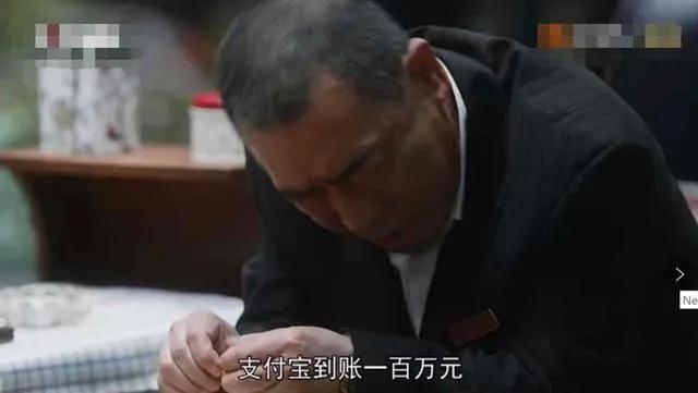 西安男士斜挎包带是两边黑中间白是什么牌子的西安男士「《西安男士斜挎休闲包》」  第13张