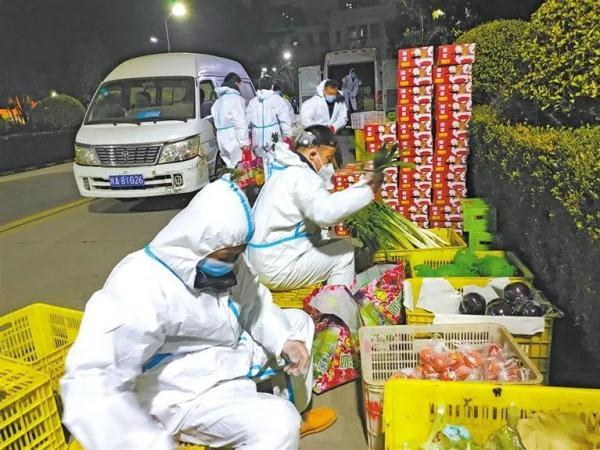 西安：全力做好生活必需品供应保障「西安休闲食品供应链公司2、福点供应链公司12月29日凌晨送菜」  第2张