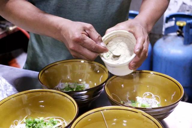 西安老鸭汤鸭肉夹馍「老鸭汤鸭肉夹馍——西安美食」  第20张