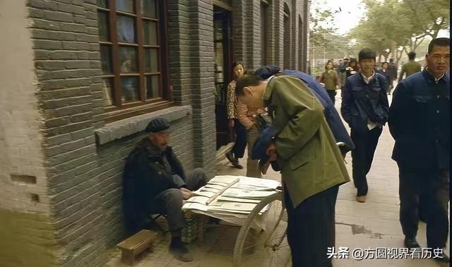 老照片：1985年西安老照片「1985年西安街边卖凉皮的小吃摊，每一张都让人忍不住收藏」  第3张