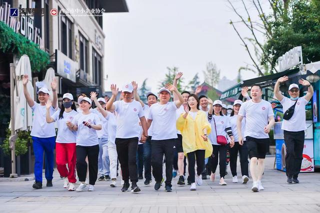 西安休闲服饰厂家直销批发西安白马服装批发市场怎样「西安休闲服饰厂家直销批发」  第5张