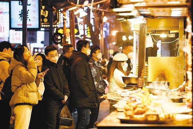 黄金珠宝市场迎来“热销季”黄金珠宝市场迎来“热销季”「年轻人加入“抢金”热潮」  第2张