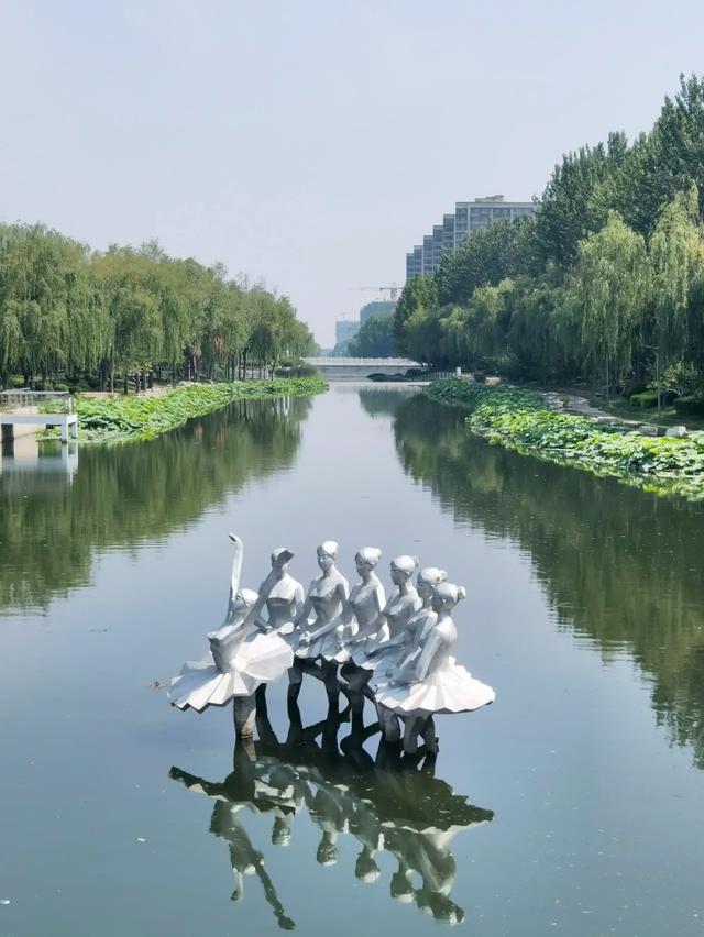 西安市有一处免费的赏荷花网红打卡点，环境好景色美，周末散心遛娃好地方，你去过吗？「西安周边600公里能玩的地方？」  第9张