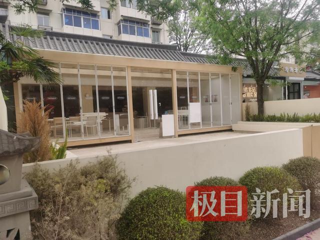 西安大雁塔景区一咖啡店宣布“永久停业”网友质疑城管卖惨「西安大雁塔咖啡店永久停业，是博同情还是真无奈卖惨？」  第2张