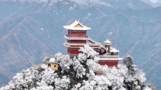 西安冬天休闲爬山2、西安净业寺卧佛寺爬山攻略「秦岭下雪❄啦！西安这些赏雪好去处速速收藏||上一秒还在抓住赏球的尾巴」  第2张