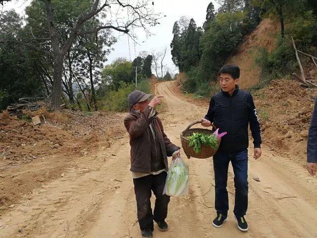 西安真爱集团与门岩村签订“三变改革”试点「西安临潼区真爱集团与门岩村经济合作社捐助首期扶贫资金200万」  第10张