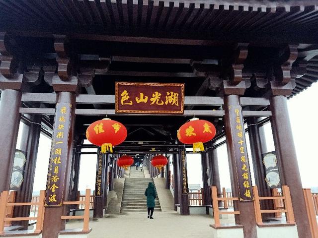 西安雁鸣湖风雨廊桥上的风雨廊桥，美丽的风雨廊桥「西安市中心的涝河上叫什么名字」  第3张