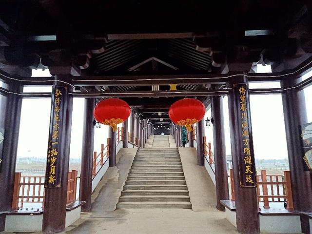 西安雁鸣湖风雨廊桥上的风雨廊桥，美丽的风雨廊桥「西安市中心的涝河上叫什么名字」  第4张