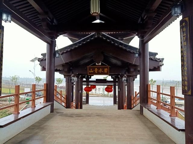 西安雁鸣湖风雨廊桥上的风雨廊桥，美丽的风雨廊桥「西安市中心的涝河上叫什么名字」  第13张