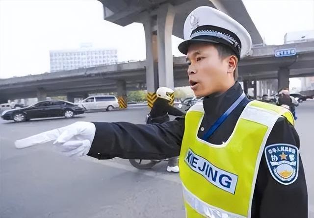 辅警和协警的区别在哪里？「西安协警制服是什么样的2、西安协警制服是什么样的」  第4张