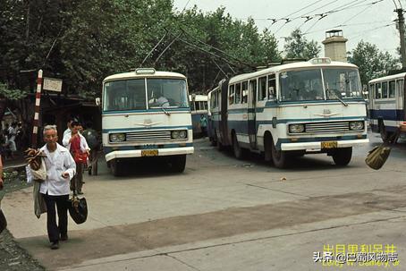 1980年西安图集中的老照片中，他出目里利吕井的名字惹的祸「1980年的西安市是什么样子的」  第7张