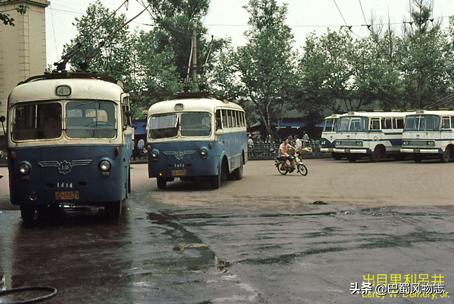 1980年西安图集中的老照片中，他出目里利吕井的名字惹的祸「1980年的西安市是什么样子的」  第8张