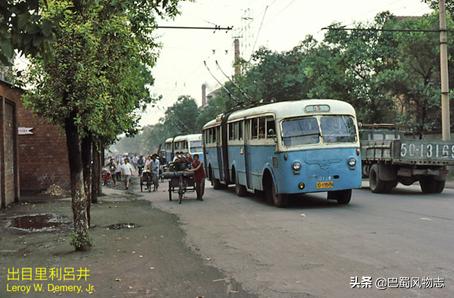 1980年西安图集中的老照片中，他出目里利吕井的名字惹的祸「1980年的西安市是什么样子的」  第25张