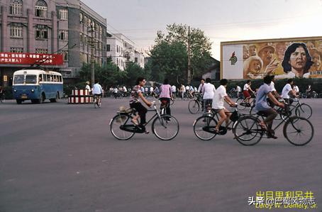 1980年西安图集中的老照片中，他出目里利吕井的名字惹的祸「1980年的西安市是什么样子的」  第39张