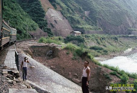 1980年西安图集中的老照片中，他出目里利吕井的名字惹的祸「1980年的西安市是什么样子的」  第51张