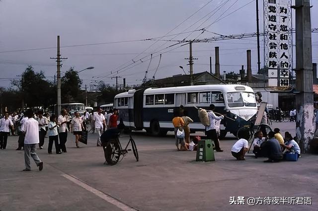 西安老照片，你能认出几个？「西安火车站旁边的什么名字」  第243张