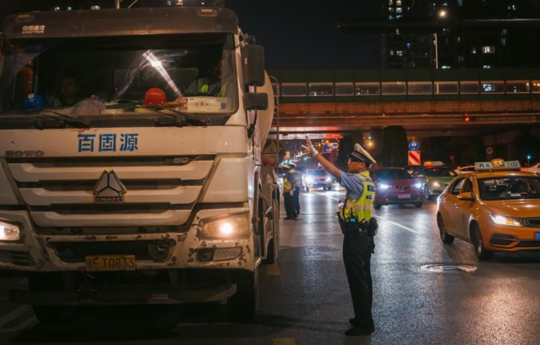 开展夏季道路交通违法集中整治，西安交警-第1张图片