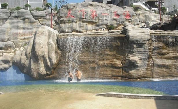 赏景泡汤两不误，1h可达！打卡西北最大的露天温泉浴场-第3张图片