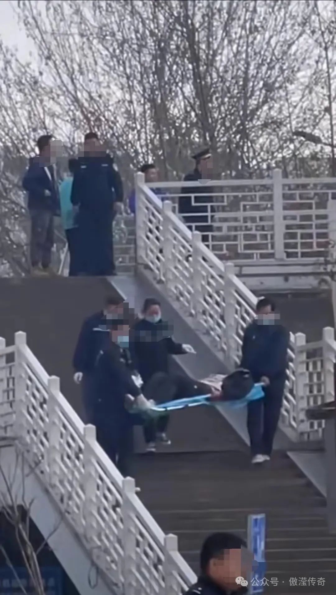 通报：捅人者17岁！西安小寨天桥发生持刀捅人事件！-第2张图片