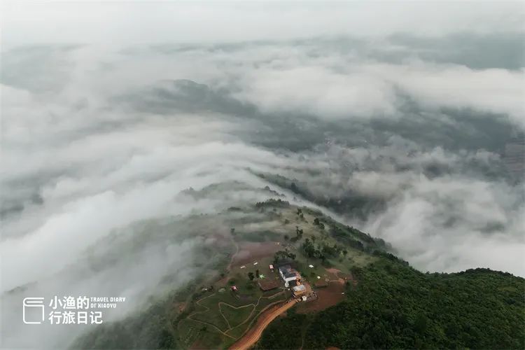 旅游博主带你看西安，开车直达山顶，没门票！西安周边2H，遇见超震撼云海！-第1张图片